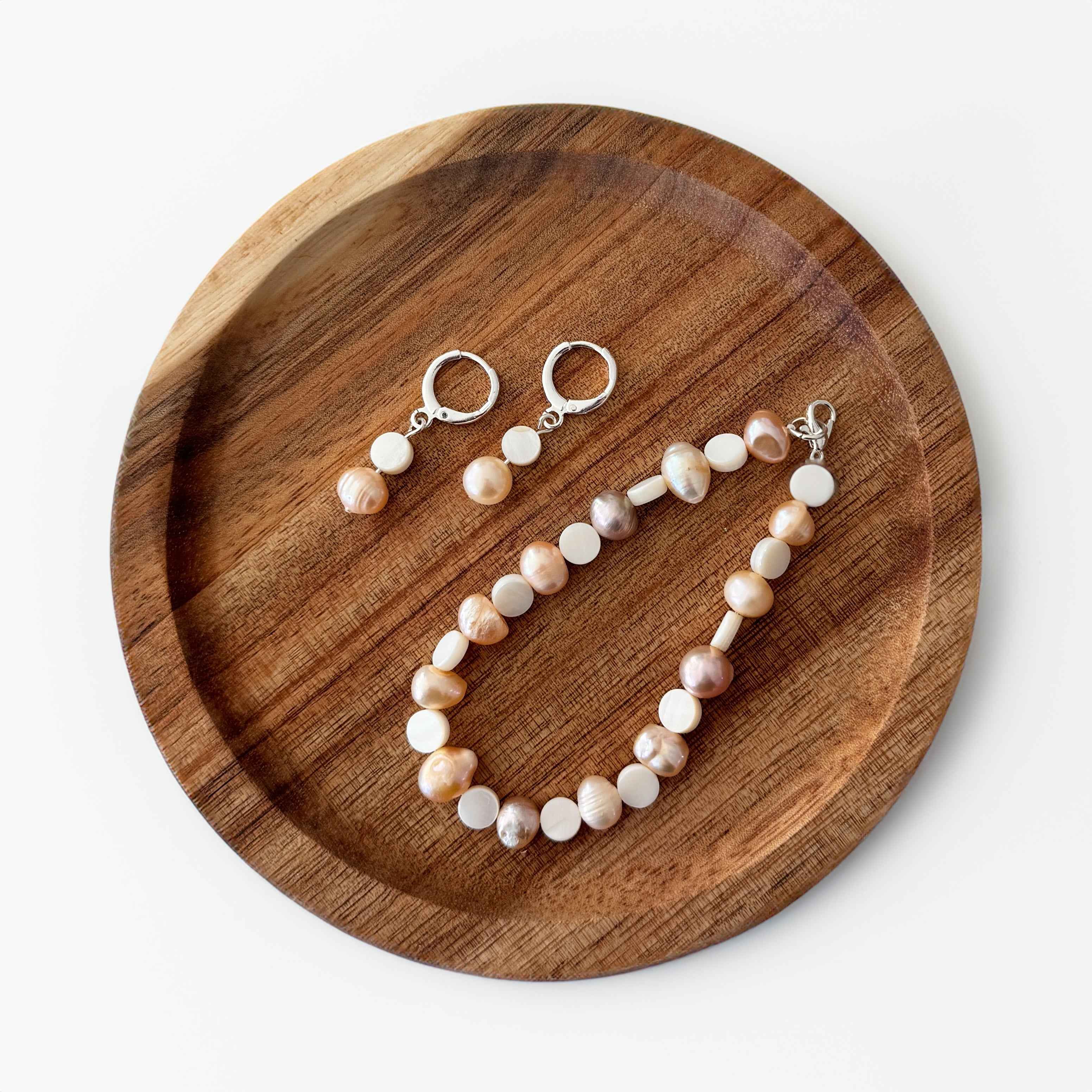Pearl Bracelet and Earring Set Ostella Shells