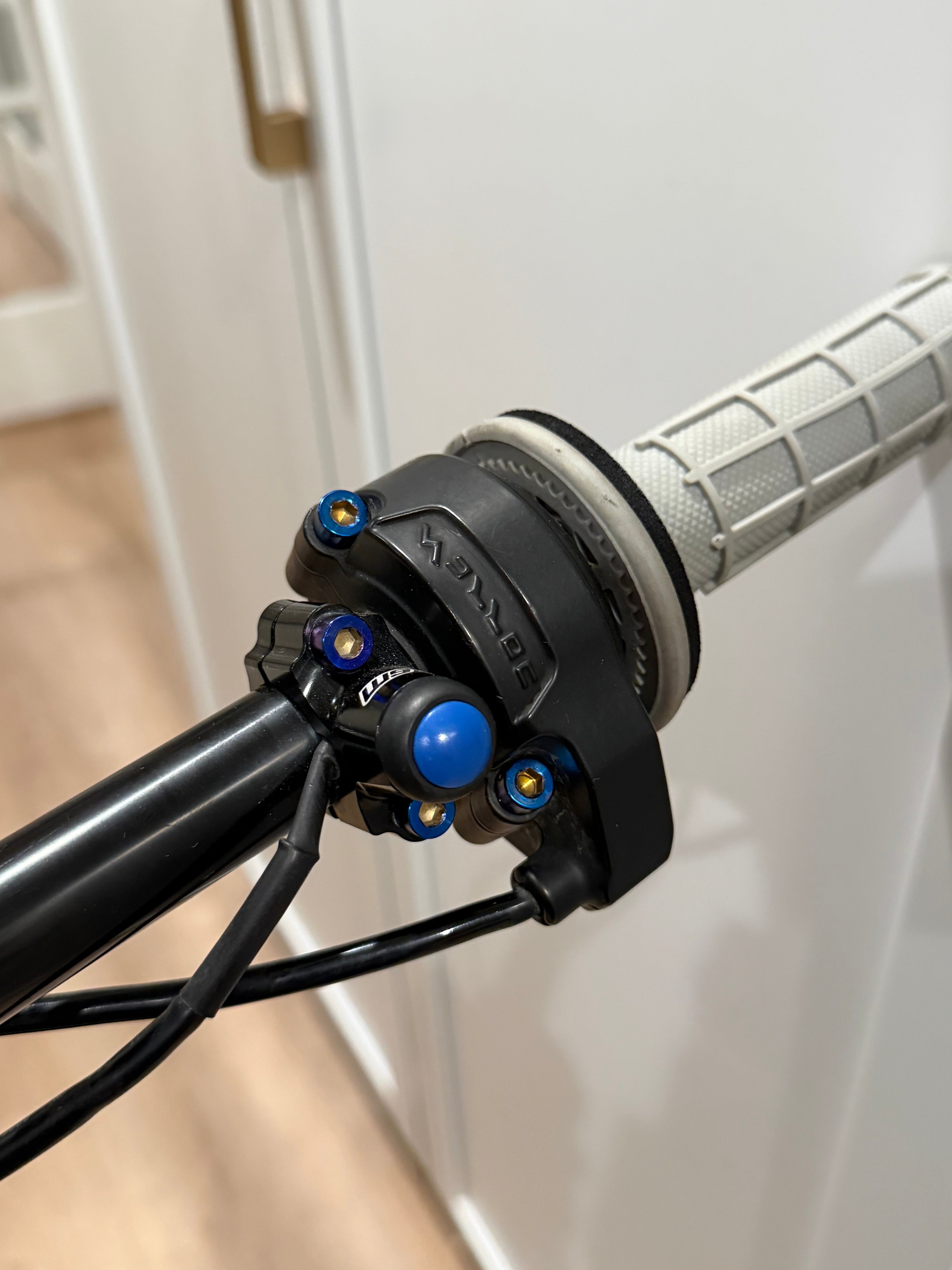 Warp 9 light switch titanium Tirider