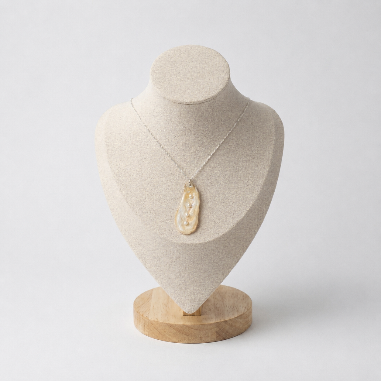 Madeline Pendant Necklace Ostella Shells