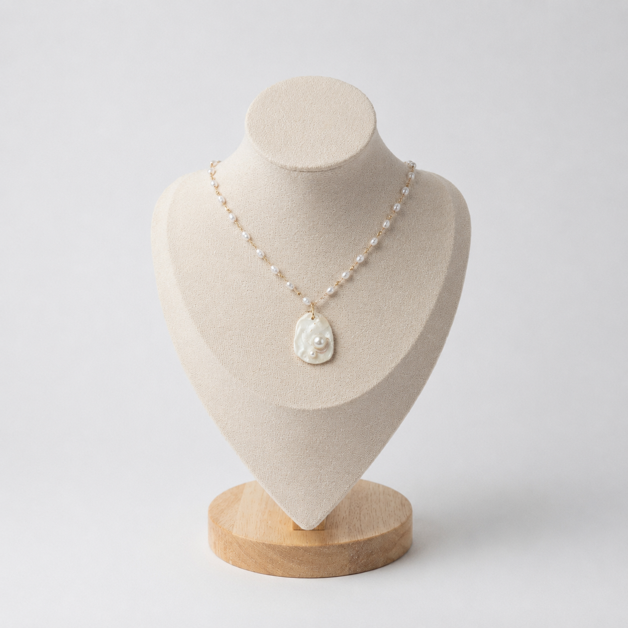 Domenica Pendant Necklace Ostella Shells