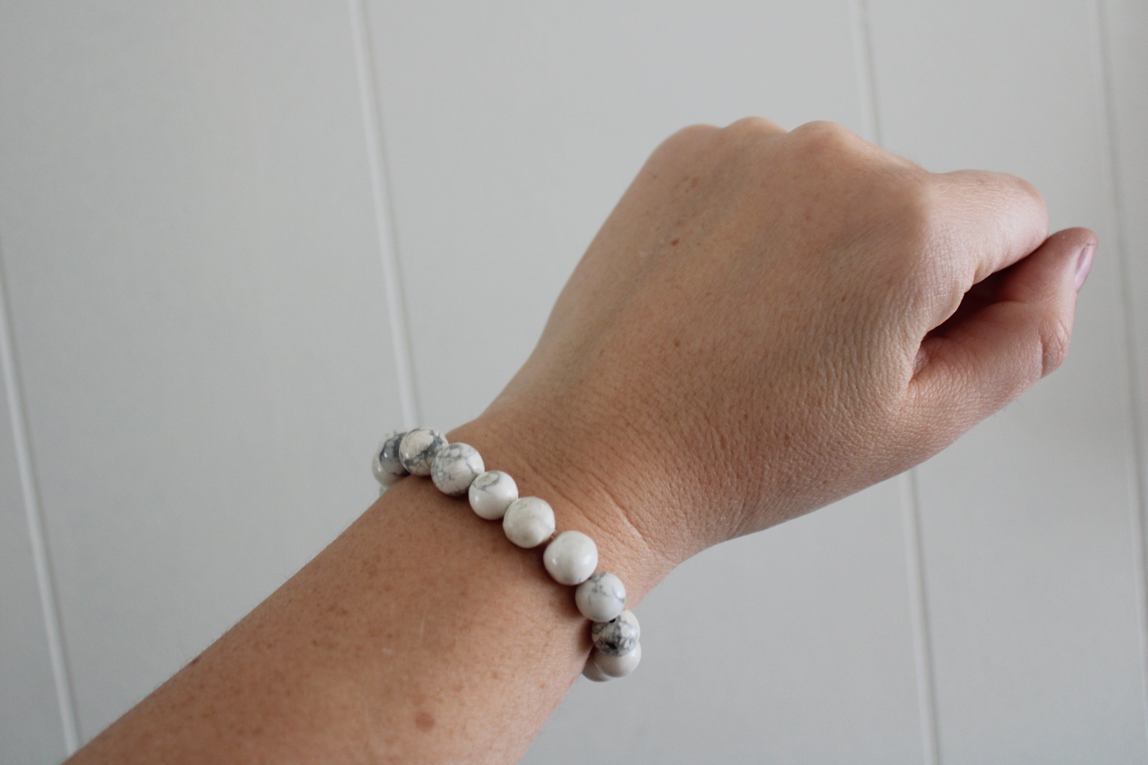 Howlite beaded bracelet