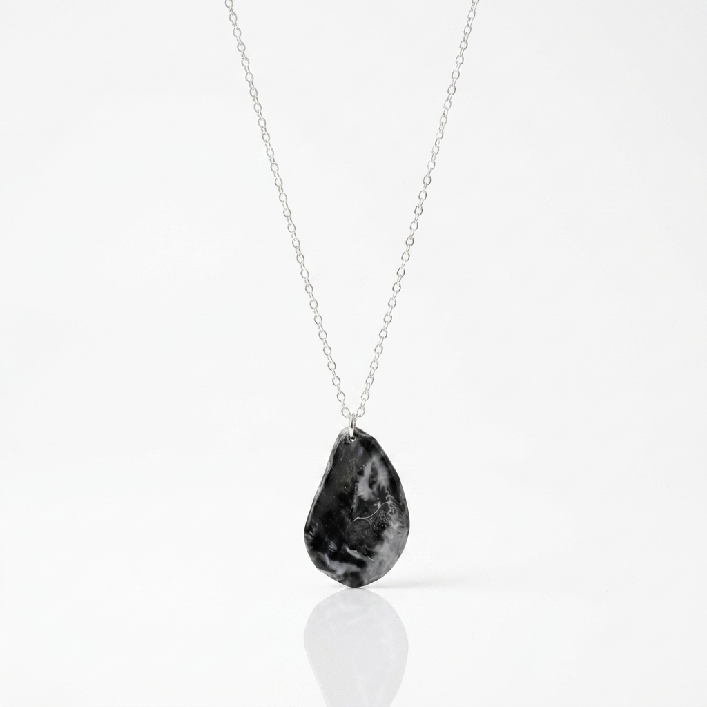 Chastity Pendant Necklace Ostella Shells