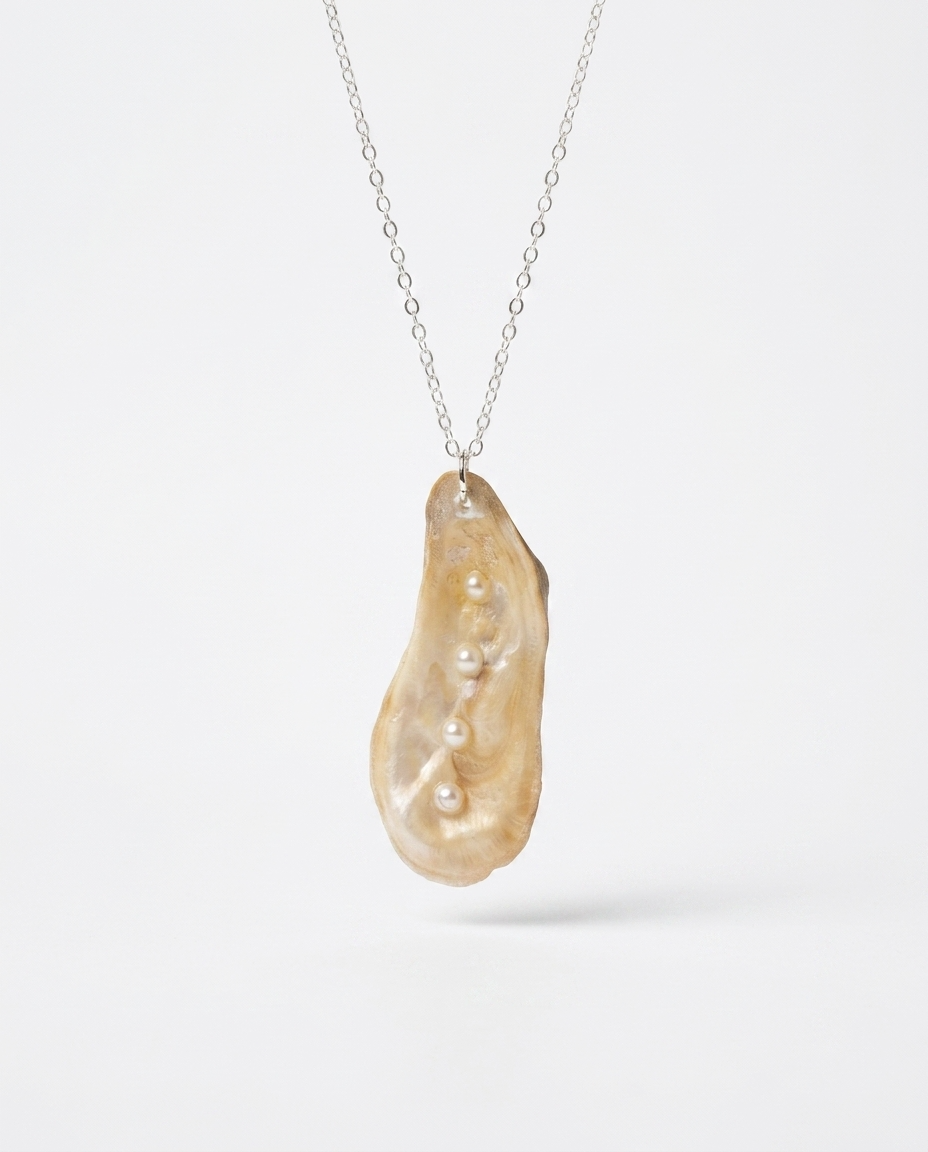 Madeline Pendant Necklace Ostella Shells