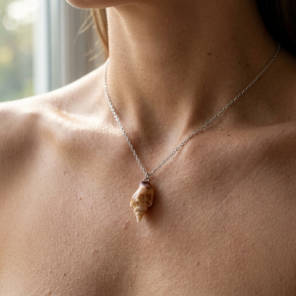 Paisley Pendant Necklace Ostella Shells